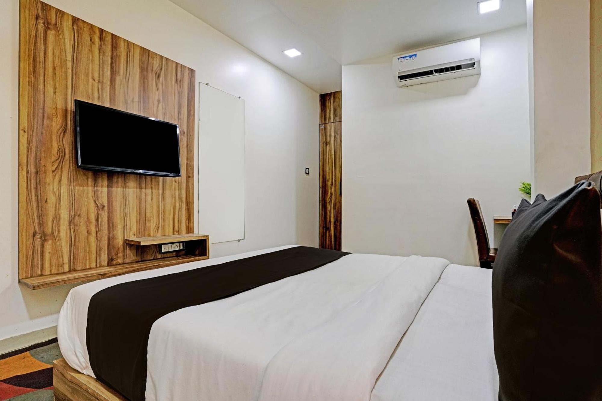 Hotel O Blue Inn Residence Near R City Mall Мумбаи Экстерьер фото