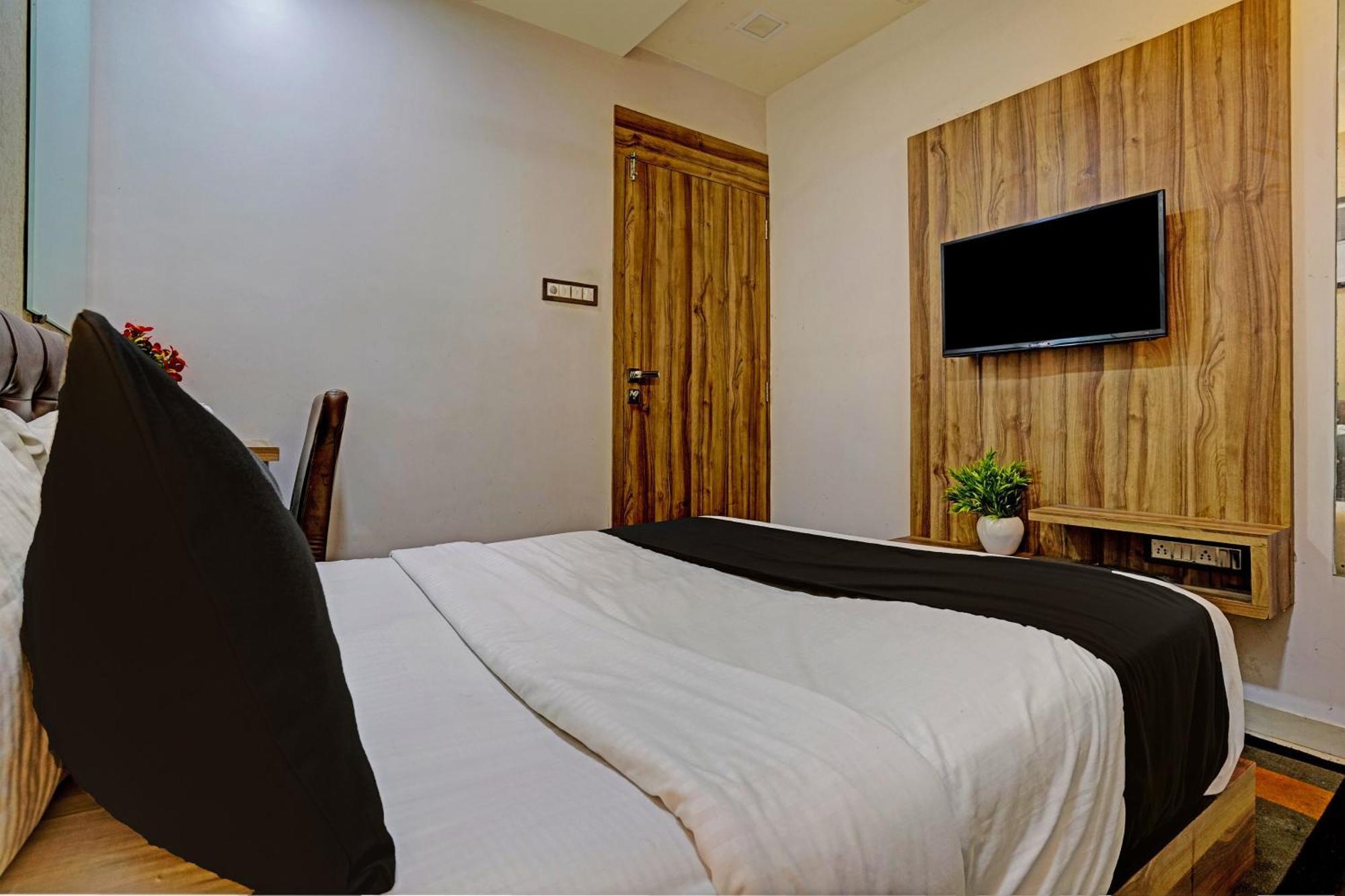 Hotel O Blue Inn Residence Near R City Mall Мумбаи Экстерьер фото